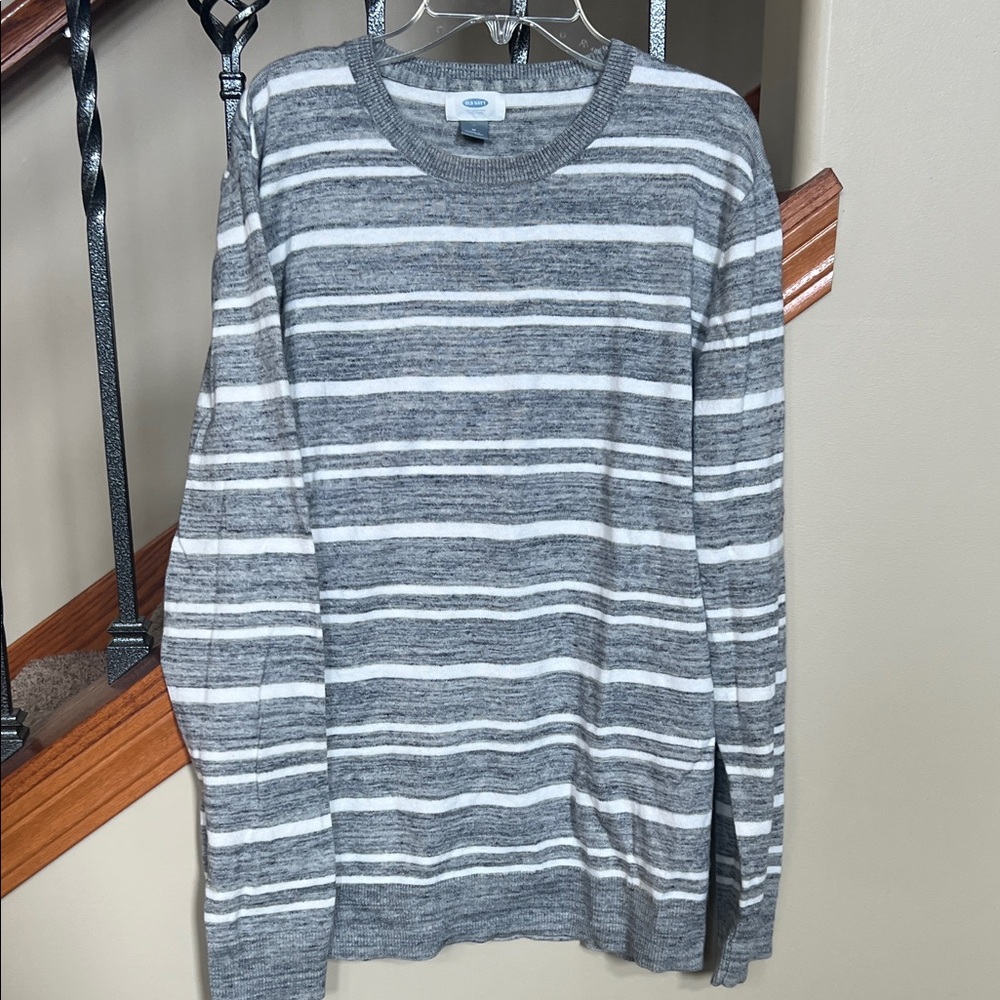Old Navy Men's Gray and White Striped Crewneck Sweater